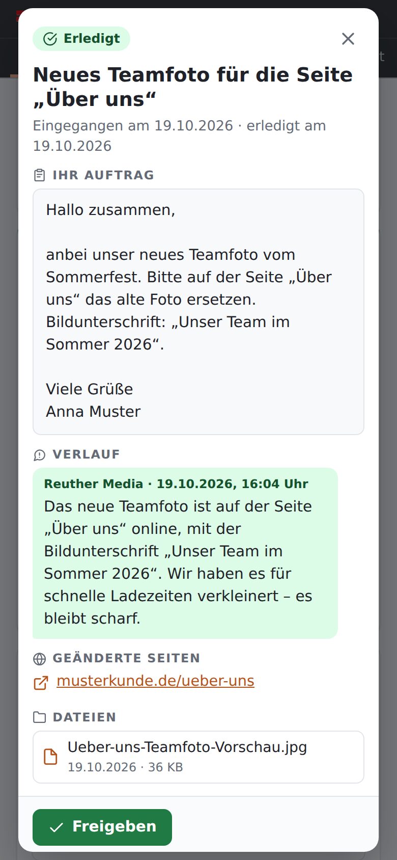 Client dashboard on a phone: completed job with an approve button (sample data, German interface)